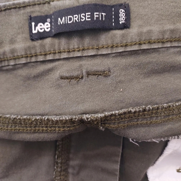 Lee Midrise Fit Army/Olive Green Shorts in Size 14M - Picture 10 of 12